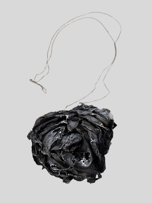 Collana Sanctamuerte fiore nero