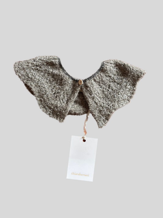 Colletto Chiara Bertani in maglia grigio lurex