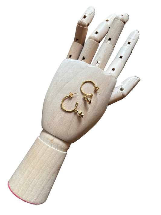 Orecchino Emmevi mono cerchio ritorto con ciondolo