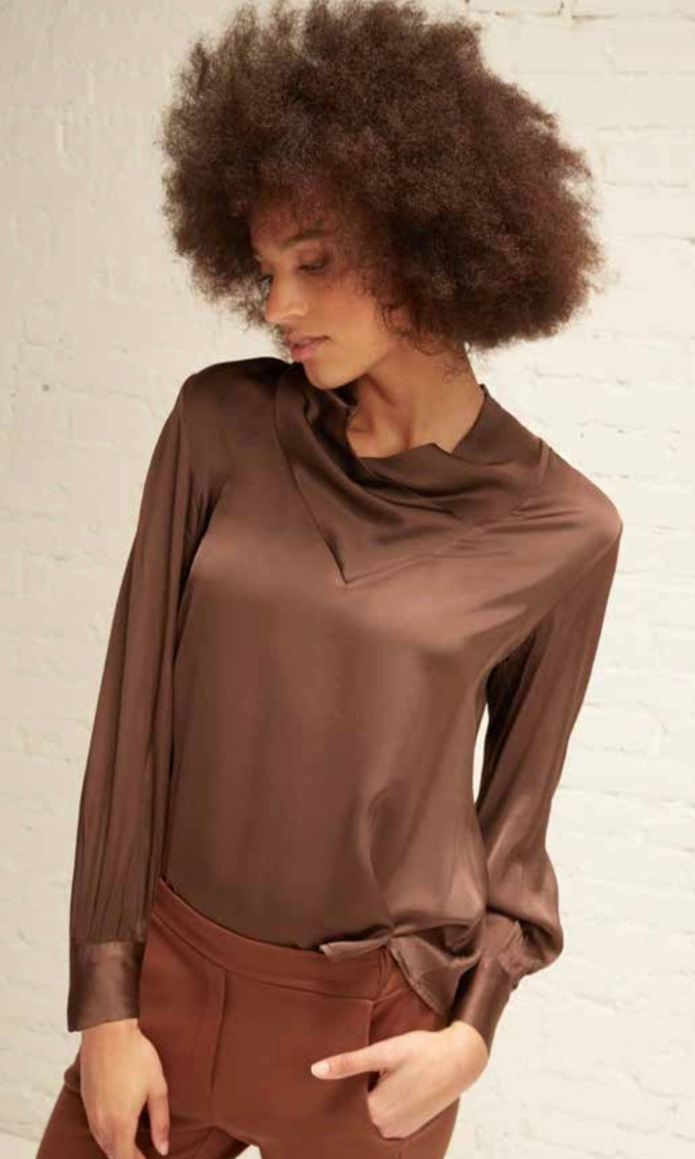 Blusa Flirt raso marrone
