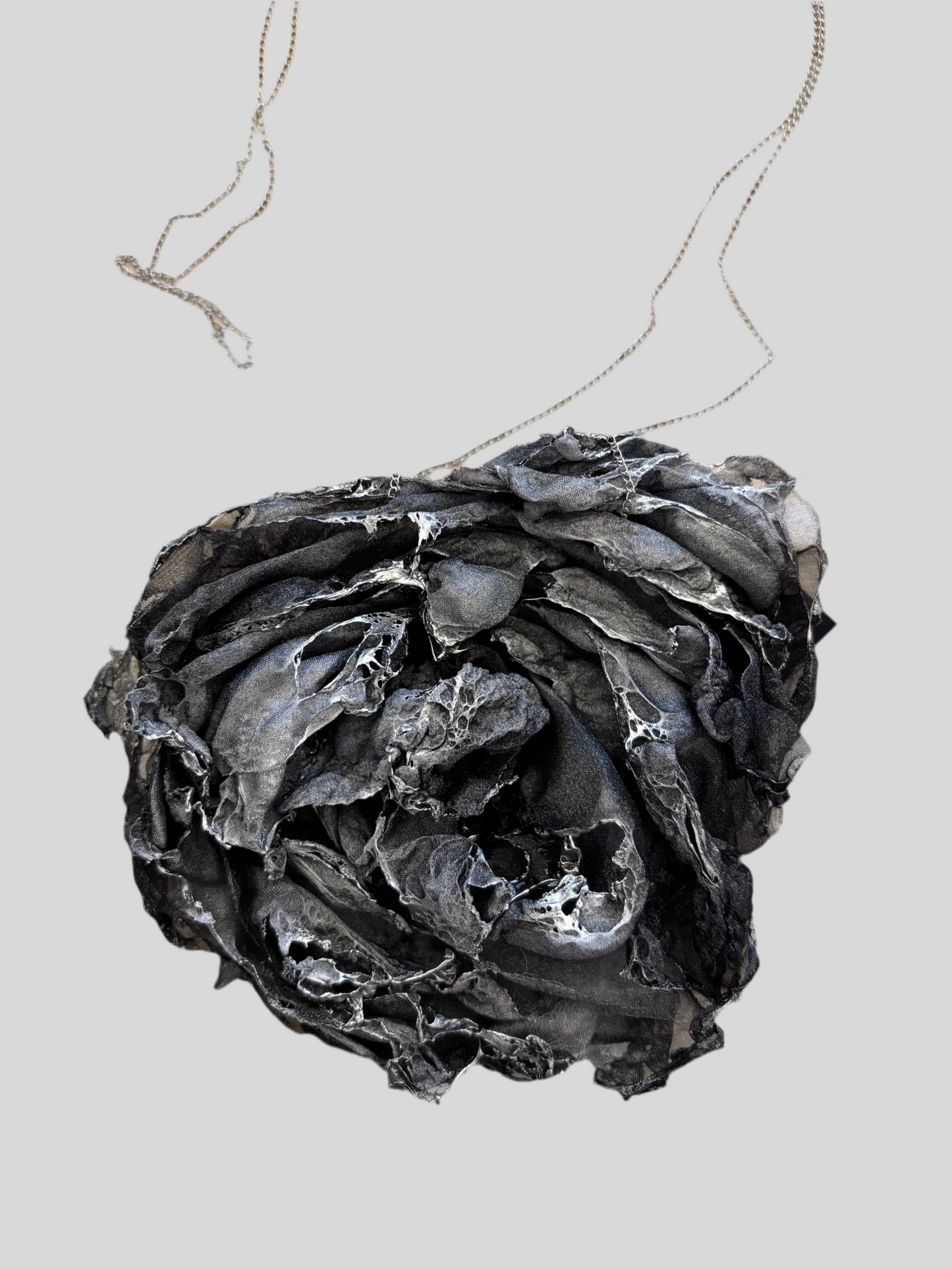 Collana Sanctamuerte fiore nero