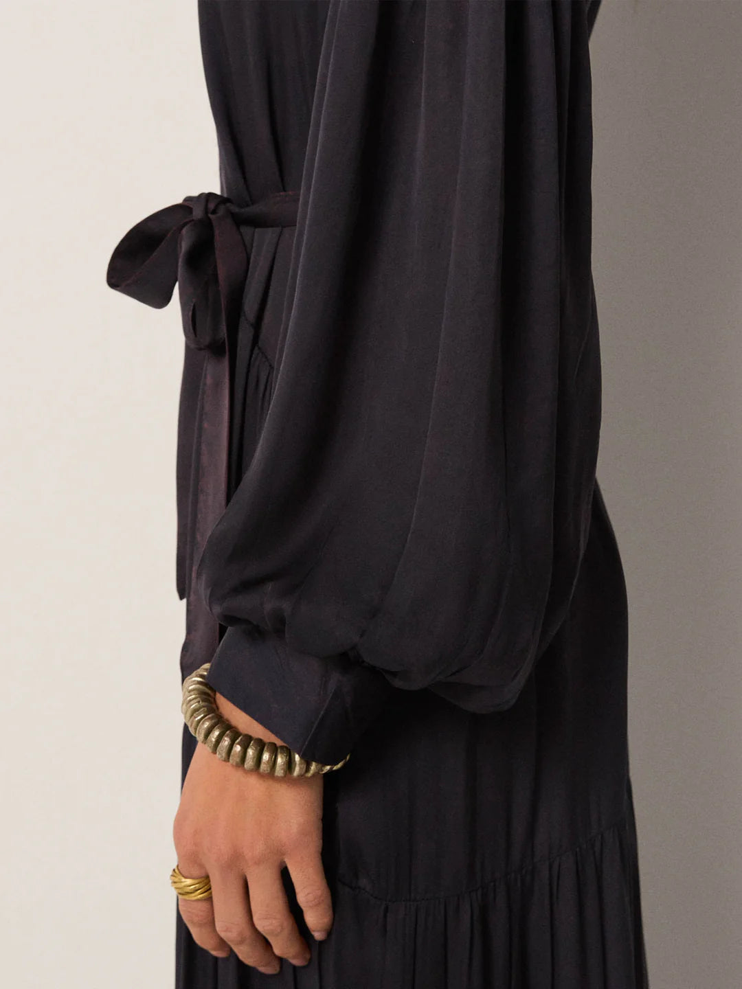 Abito Maison Hotel Nisha Tender is The Night obsidian blue