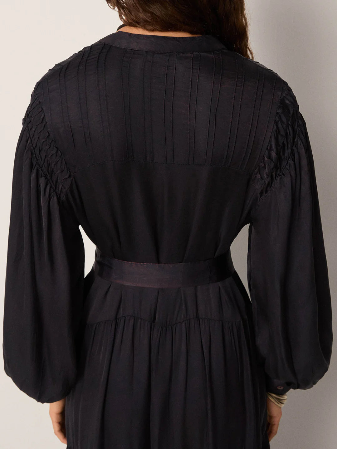 Abito Maison Hotel Nisha Tender is The Night obsidian blue