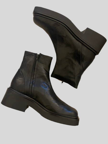 SPECIAL PRICE * Naguisa Bina Black metal boots