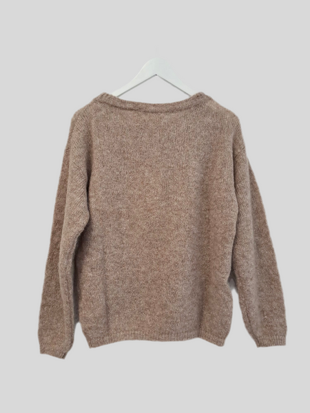 Chiara Bertani beige sweater