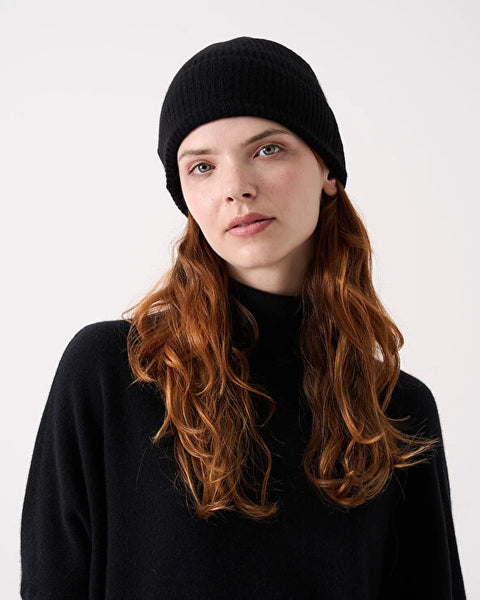 Absolut Cashmere Maeve Black beanie