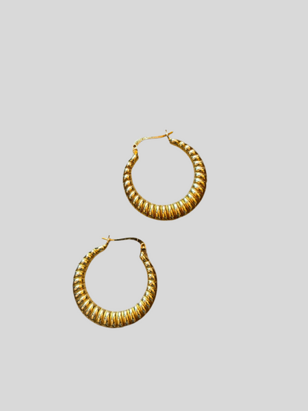 Emmevi thin striped gold hoops