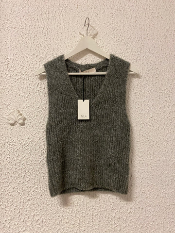 Tela Sonnie vest