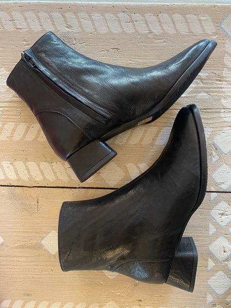 Naguisa Bieldo Black boots