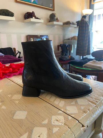 Naguisa Bieldo Black boots