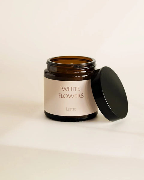 Lume White flowers small candle