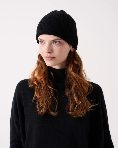 Absolut Cashmere Maeve Black beanie