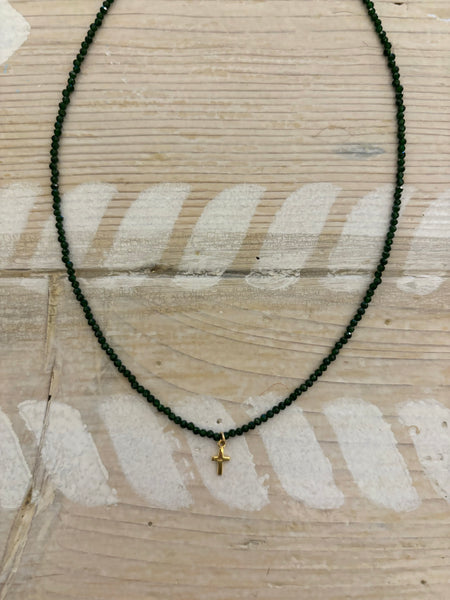 Collana Emmevi pietre verde scuro croce